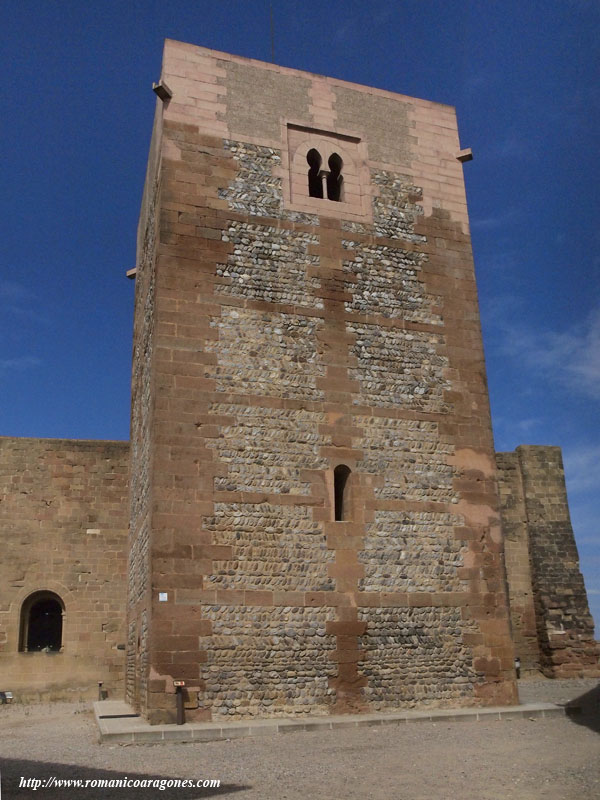 TORRE DEL HOMENAJE. LIENZO ESTE